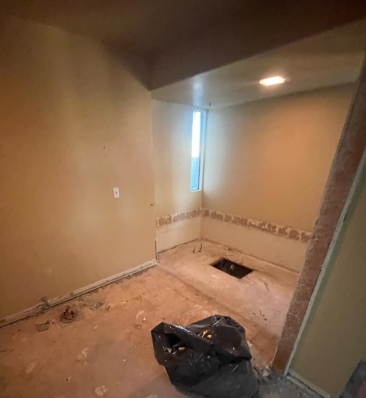 Bathroom Before -- Discovery Bay